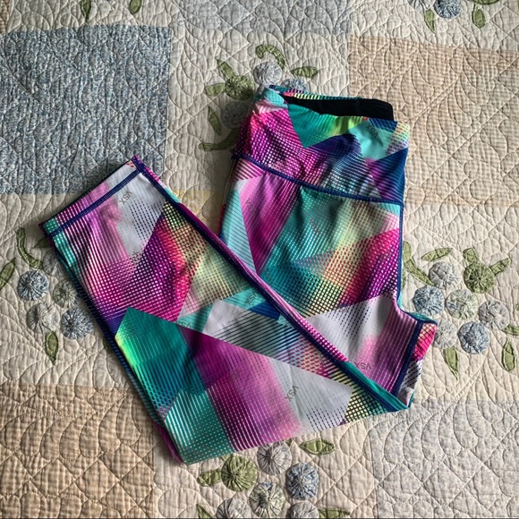 Victoria’s Secret Digi Cube Knockout Leggings - Picture 2 of 6